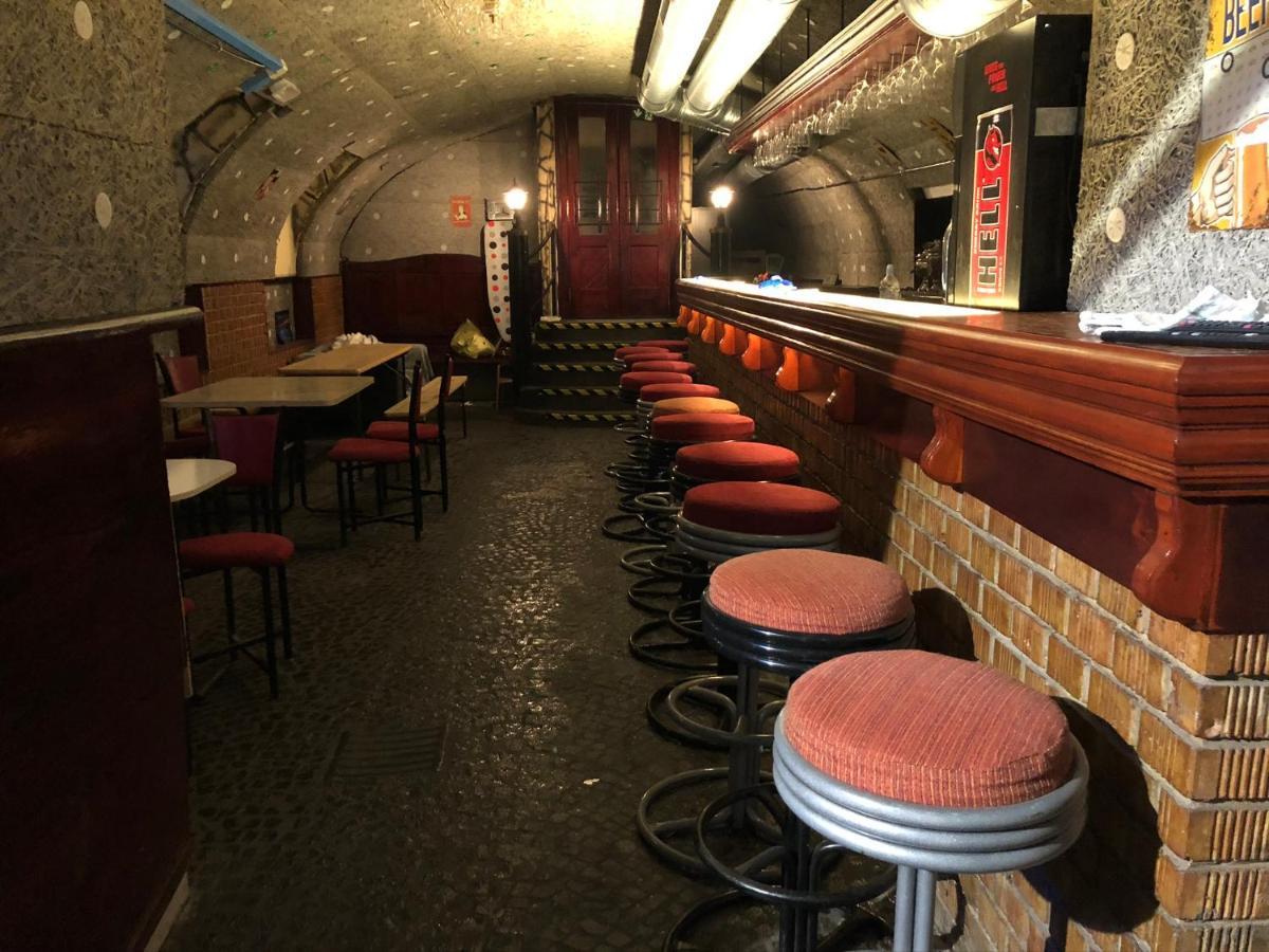 Whole Basement Former Pub 5 For Stag Do Budapest Exterior foto